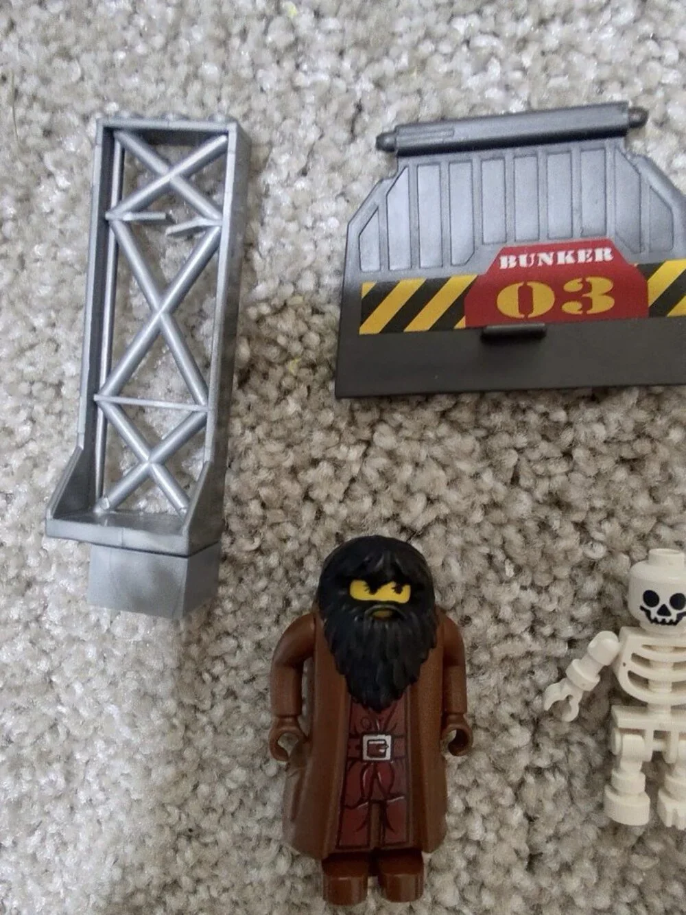 LEGO Vintage Minifigure Lot Studios Pirates Hagrid Skeleton Bunker Props Parts